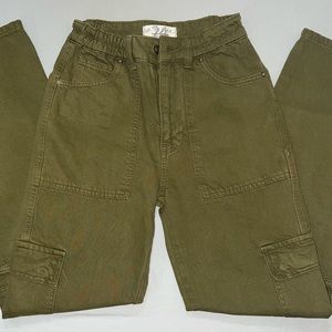 BRAND NEW We The Free Ezra Cargo Pants Oregano size 24